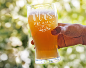 COUPLES GIFTS Custom Etched Mr Mrs Beer Glasses Set of 2 Pub 50th Wedding Anniversary Dad Mom Bride Groom Soon to Be Newly Engaged Rustic Couples Gift