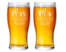 COUPLES GIFTS Custom Etched Mr Mrs Beer Glasses Set of 2 Pub 50th Wedding Anniversary Dad Mom Bride Groom Soon to Be Newly Engaged Rustic Couples Gift