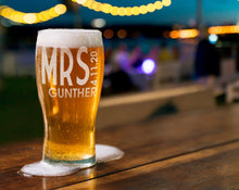 COUPLES GIFTS Drinking Glasses Set of 2 Mr Mrs Beer Glassware Bar Accessories for Home Happy Birthday Gifts for Men Women Couples Anniversary Man Gift