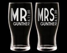 COUPLES GIFTS Drinking Glasses Set of 2 Mr Mrs Beer Glassware Bar Accessories for Home Happy Birthday Gifts for Men Women Couples Anniversary Man Gift