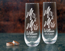 COUPLES GIFTS Newlyweds Mr. Mrs. Custom Engraved Stemless Wine Champagne Flutes 45th Anniversary Gift for Couples Wedding Centerpiece Set of 2 Bride Groom