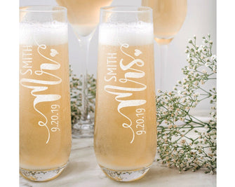 COUPLES GIFTS Stemless Champagne Mr Mrs Personalized Set of 2 Toasting Bridal Party Bride Groom Glasses Engaged Wedding Proposal Gift Custom Wine Flutes