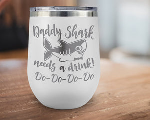 FOR DAD & GRANDPA Daddy Shark Needs a Drink Do Do Novelty Stemless Wine Tumbler Insulated First Daddy's Day Gift from Daughter, Son Funny Sayings for Husband