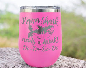 FOR MOM & GRANDMA Mama Shark Needs a Drink Do Do Novelty Wine Stemless Tumbler First Mothers Day Gift from Daughter Son Funny Sayings New Mom Wife Birthday