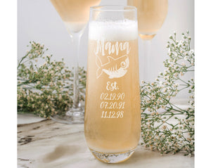 FOR MOM & GRANDMA Mama Shark Est. Children Novelty Stemless Champagne Glass First Mothers Day Gift from Daughter, Son Baby Shower for New Mom Wife Birthday