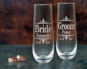 WEDDINGS Bride Groom Rustic Design Set of 2 Flute Glasses Wedding Party Decoration Rehearsal Dinner Toasting Flutes Bridal Shower Personalized Gift