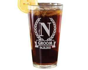 WEDDINGS Wreathe Initial Classy Party Glass Gift for Day of Wedding Groomsmen Favor from Groom Bridesmaids Hefty Glasses for Bachelorette for Bride