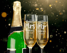 Custom Engraved Champagne Flutes: Mr & Mrs with Infinity Heart Design - Perfect Wedding Toasting Set, Gift Box Set