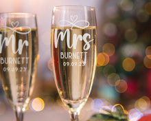 Custom Engraved Champagne Flutes: Mr & Mrs with Infinity Heart Design - Perfect Wedding Toasting Set, Gift Box Set