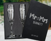 Custom Engraved Champagne Flutes: Mr & Mrs with Infinity Heart Design - Perfect Wedding Toasting Set, Gift Box Set