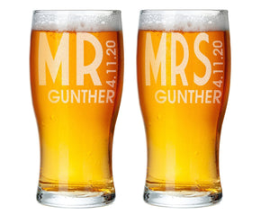 COUPLES GIFTS Drinking Glasses Set of 2 Mr Mrs Beer Glassware Bar Accessories for Home Happy Birthday Gifts for Men Women Couples Anniversary Man Gift