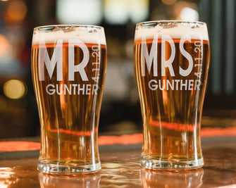 COUPLES GIFTS Drinking Glasses Set of 2 Mr Mrs Beer Glassware Bar Accessories for Home Happy Birthday Gifts for Men Women Couples Anniversary Man Gift