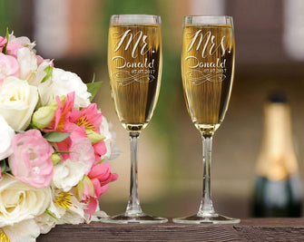 COUPLES GIFTS Infinity Mr Mrs Set of 2 Champagne Glasses Newlyweds Couple Future Mr Mrs Gift Laser Etched Wedding Favors Bridal Shower Gift for Bride