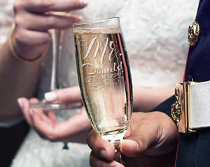 COUPLES GIFTS Infinity Mr Mrs Set of 2 Champagne Glasses Newlyweds Couple Future Mr Mrs Gift Laser Etched Wedding Favors Bridal Shower Gift for Bride