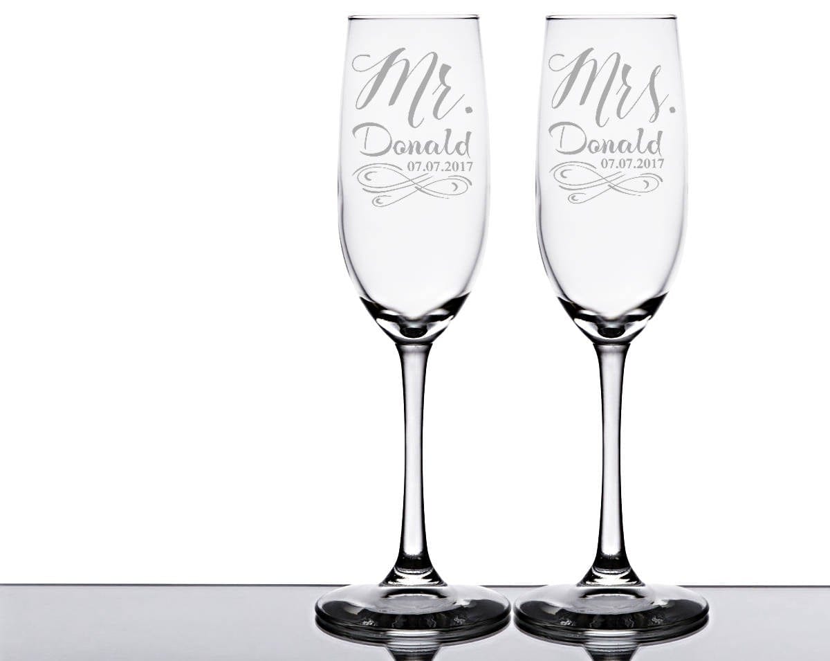 COUPLES GIFTS Infinity Mr Mrs Set of 2 Champagne Glasses Newlyweds Couple Future Mr Mrs Gift Laser Etched Wedding Favors Bridal Shower Gift for Bride