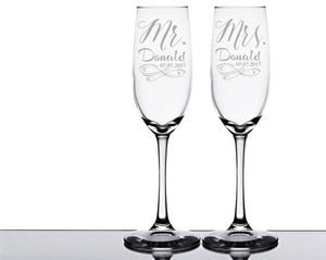 COUPLES GIFTS Infinity Mr Mrs Set of 2 Champagne Glasses Newlyweds Couple Future Mr Mrs Gift Laser Etched Wedding Favors Bridal Shower Gift for Bride