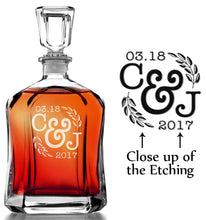 COUPLES GIFTS Initial Wreathe Custom Engraved Decanter Monogrammed Whiskey Decanter for Wedding Engagement Personalized Men's Home Baware Decanter Glass
