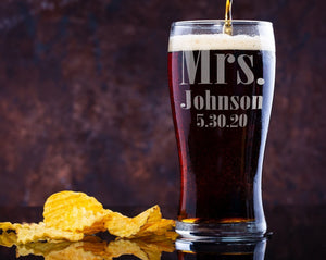 COUPLES GIFTS Lager Mr. Mrs. Personalized Set of 2 Beer Glass