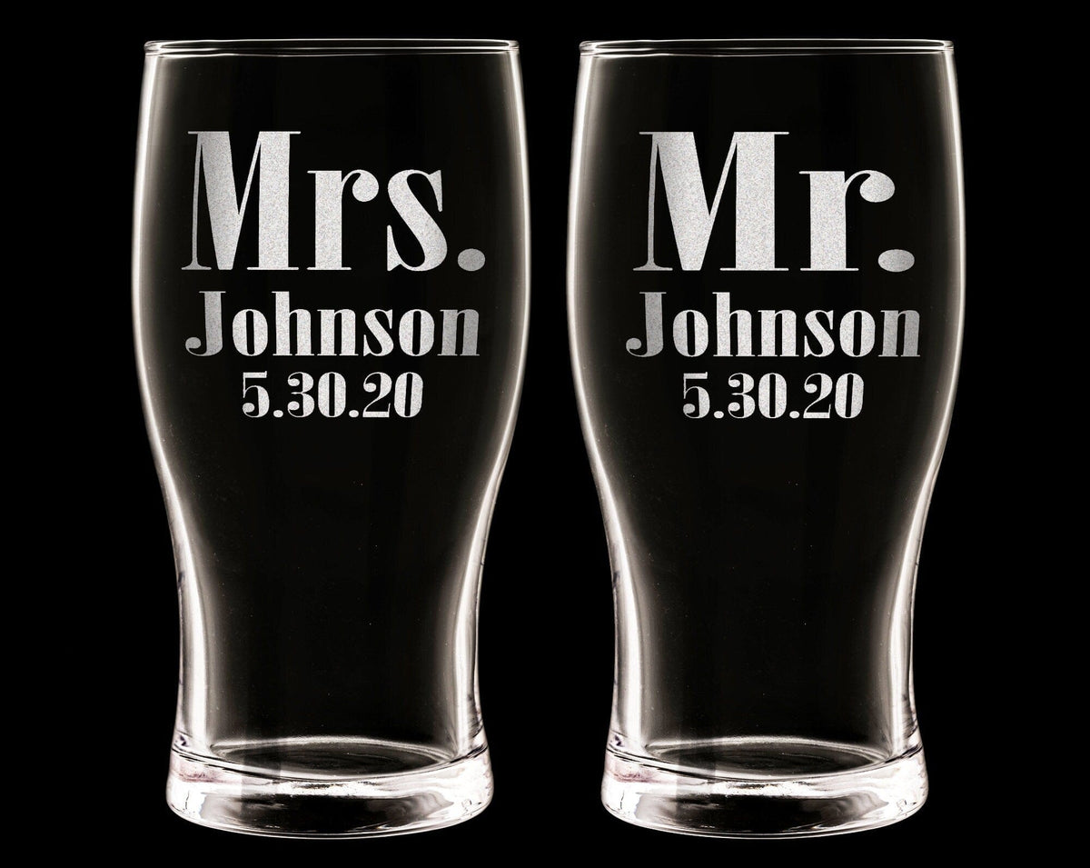 COUPLES GIFTS Lager Mr. Mrs. Personalized Set of 2 Beer Glass
