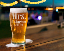 COUPLES GIFTS Lager Mr. Mrs. Personalized Set of 2 Beer Glass