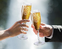 COUPLES GIFTS Modern Champagne Mr Mrs Gift Set of 2 Custom Bride Gift Wedding Favor for Groom Couples Husband Wife Anniversary Present Mom Dad Birthday