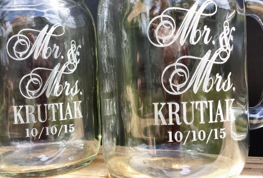 COUPLES GIFTS Mr Mrs Etched Mugs with Handle Mason Jar Glasses Custom Wedding Party Bridesmaid Gift Groomsmen Favor Wedding Favors Set of 2