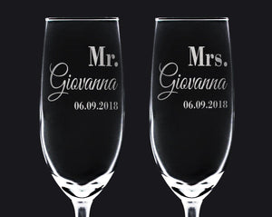 COUPLES GIFTS Mr Mrs Gift for Couple Bride Groom Customized Champagne Flutes Engraved Wedding Set of 2 Glasses for Mr. Mrs. 25th 50th Anniversary Idea
