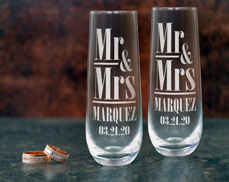 COUPLES GIFTS Mr Mrs Stemless Champagne Set of 2 Personalize Engraved Wedding Toasting Glasses The Bride Groom Gifts Table Decor Bridal Shower Anniversary