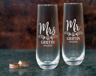 COUPLES GIFTS New Mr. and Mrs. Stemless Champagne Glasses Grandma Grandpa Personalized 50th Wedding Anniversary Decorations Bride Groom Party Favors