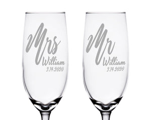 COUPLES GIFTS Newlyweds Mr. Mrs. Custom Engraved Engaged Wine Champagne Flutes 45th Anniversary Gift for Couples Wedding Centerpiece Set of 2 Bride Groom