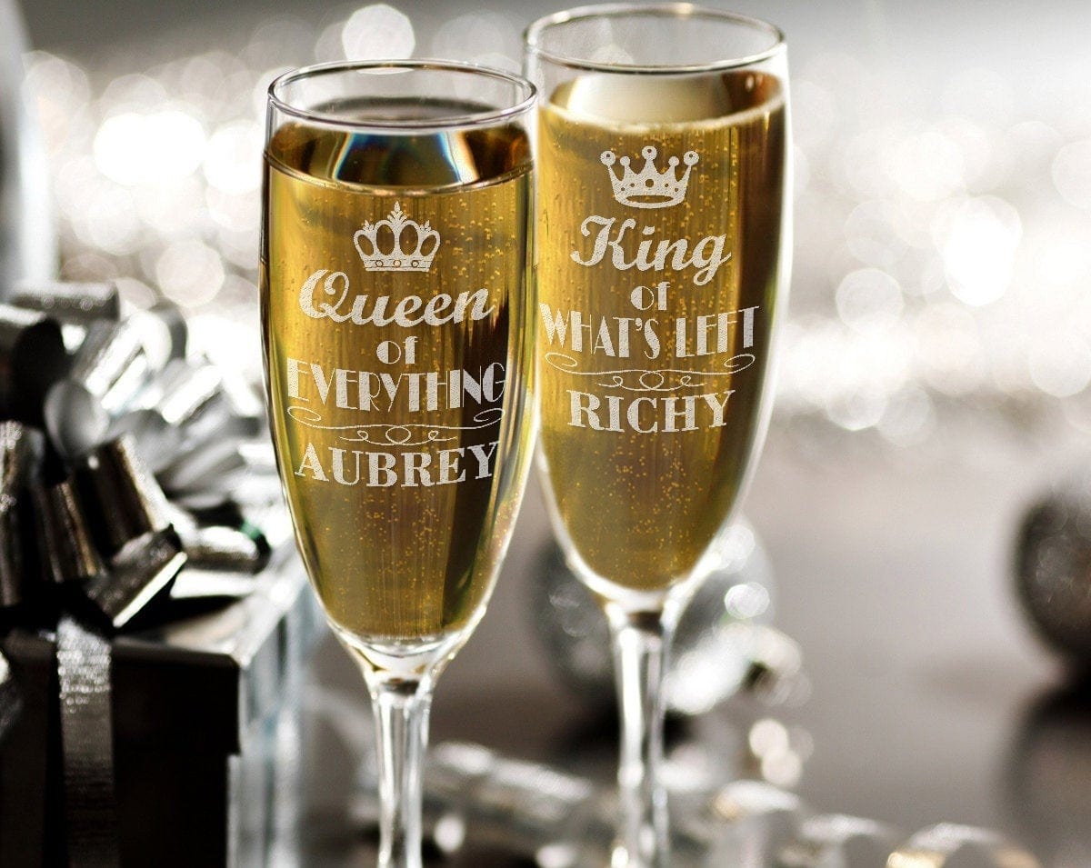 COUPLES GIFTS Personalized Set of 2 Champagne Glasses with Names, Queen of Everything King of Whats Left Champagne Flutes, Funny Bride and Groom Gift