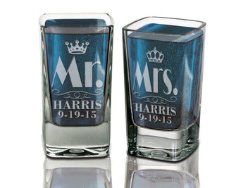 COUPLES GIFTS Set of 2 Mr & Mrs Wedding Shot Glasses Queen King Crown Wedding Gifts Personalized Custom Engraved Party Glasses Couple Names Date