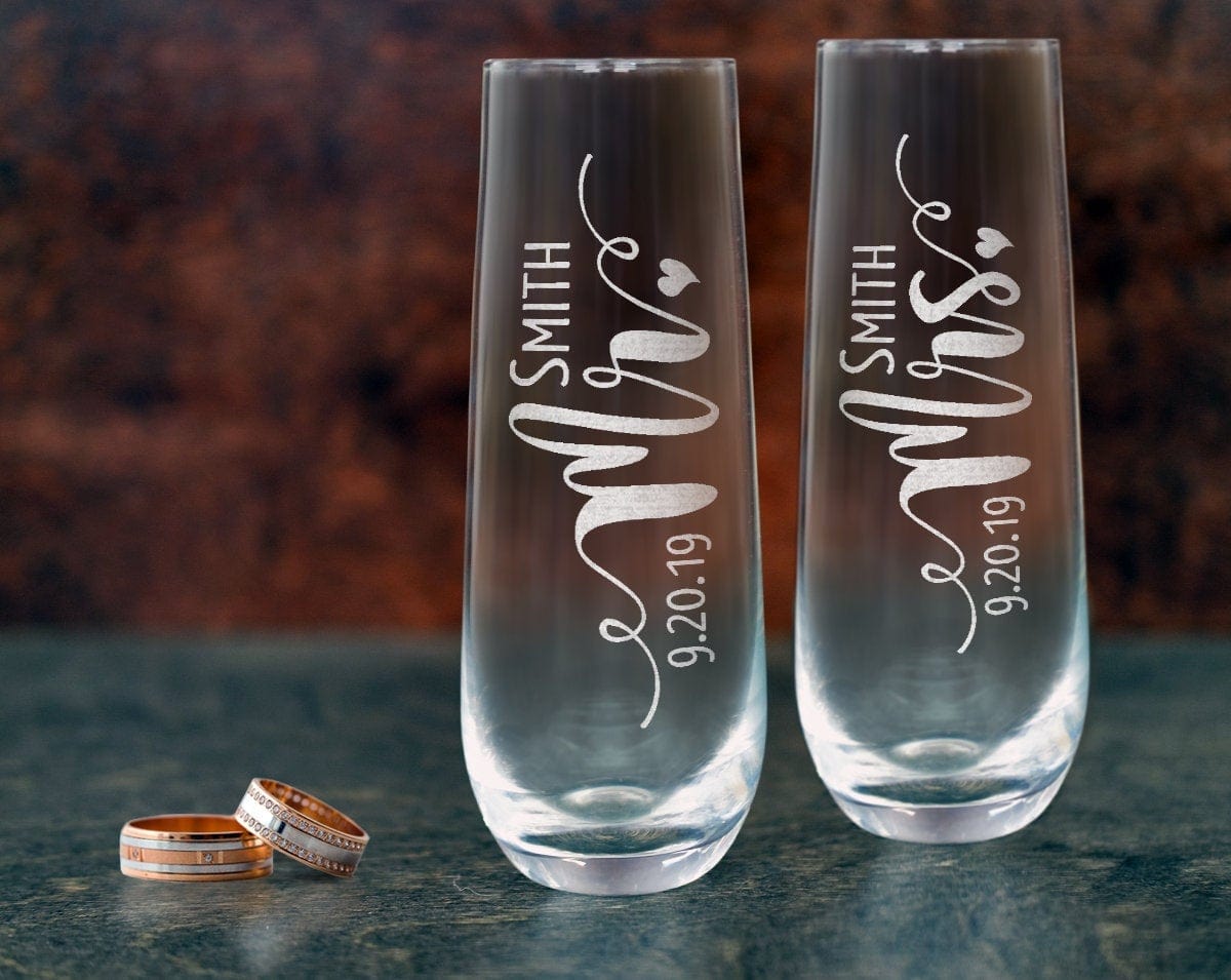 COUPLES GIFTS Stemless Champagne Mr Mrs Personalized Set of 2 Toasting Bridal Party Bride Groom Glasses Engaged Wedding Proposal Gift Custom Wine Flutes