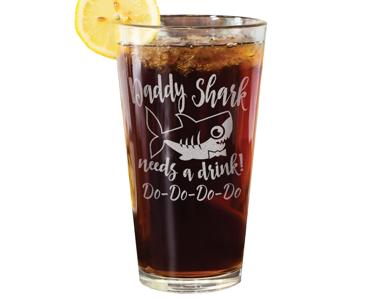 FOR DAD & GRANDPA Daddy or Grandpa Shark Needs a Drink Do Do Do Birthday Father's Day Gift from Daughter Son Funny New Dad to Be for Husband Baby Shower Glass