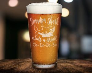 FOR DAD & GRANDPA Daddy or Grandpa Shark Needs a Drink Do Do Do Birthday Father's Day Gift from Daughter Son Funny New Dad to Be for Husband Baby Shower Glass