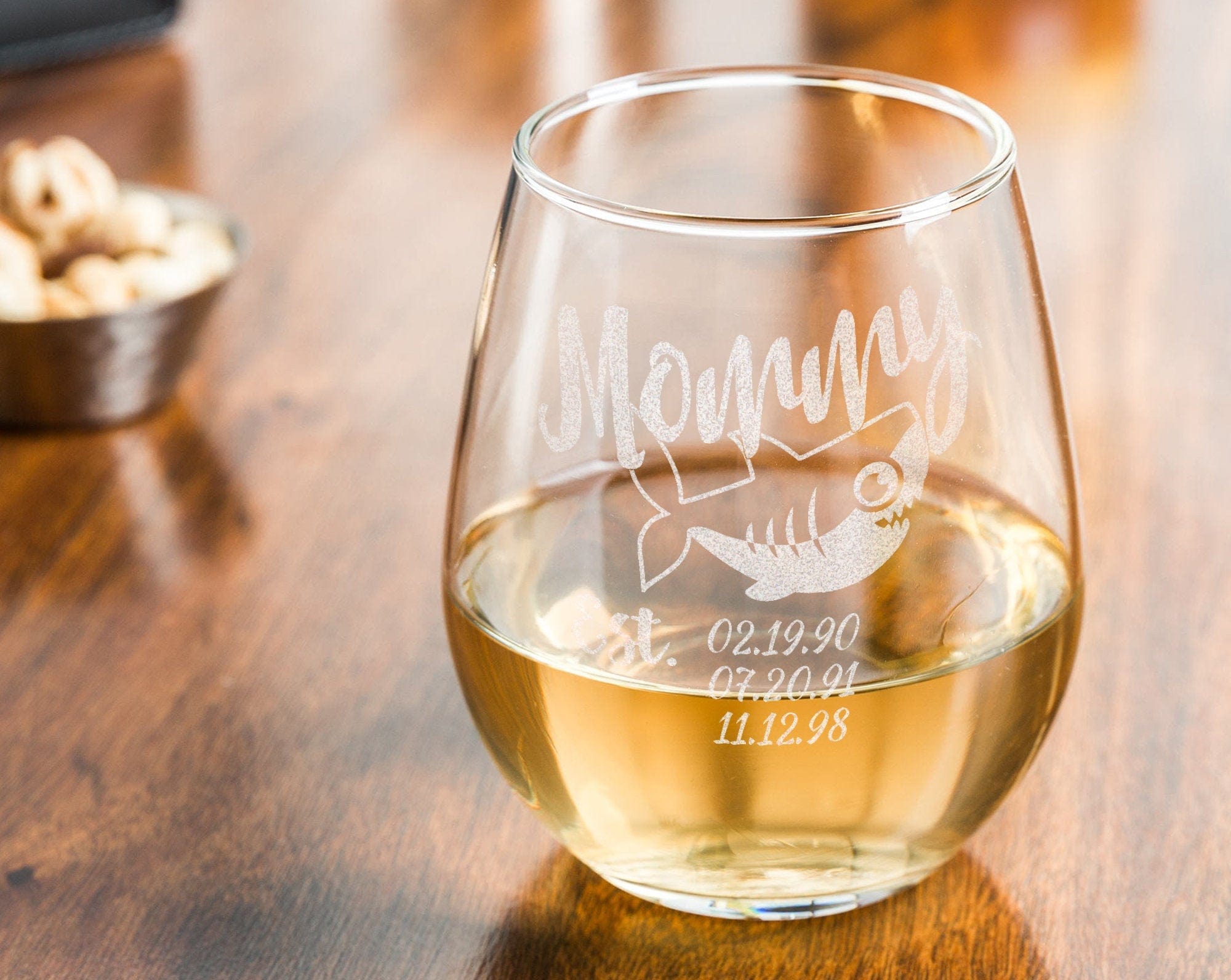 FOR MOM & GRANDMA Mama Shark Est. Children Novelty Stemless Champagne Glass First Mothers Day Gift from Daughter, Son Baby Shower for New Mom Wife Birthday