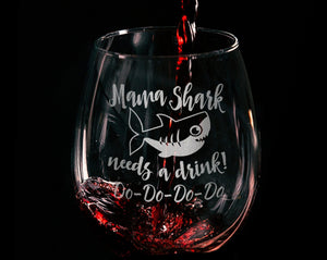 FOR MOM & GRANDMA Mama Shark Needs a Drink Do Do Novelty Stemless Wine Glass First Mothers Day Gift from Daughter, Son Funny Sayings for New Mom Wife Birthday