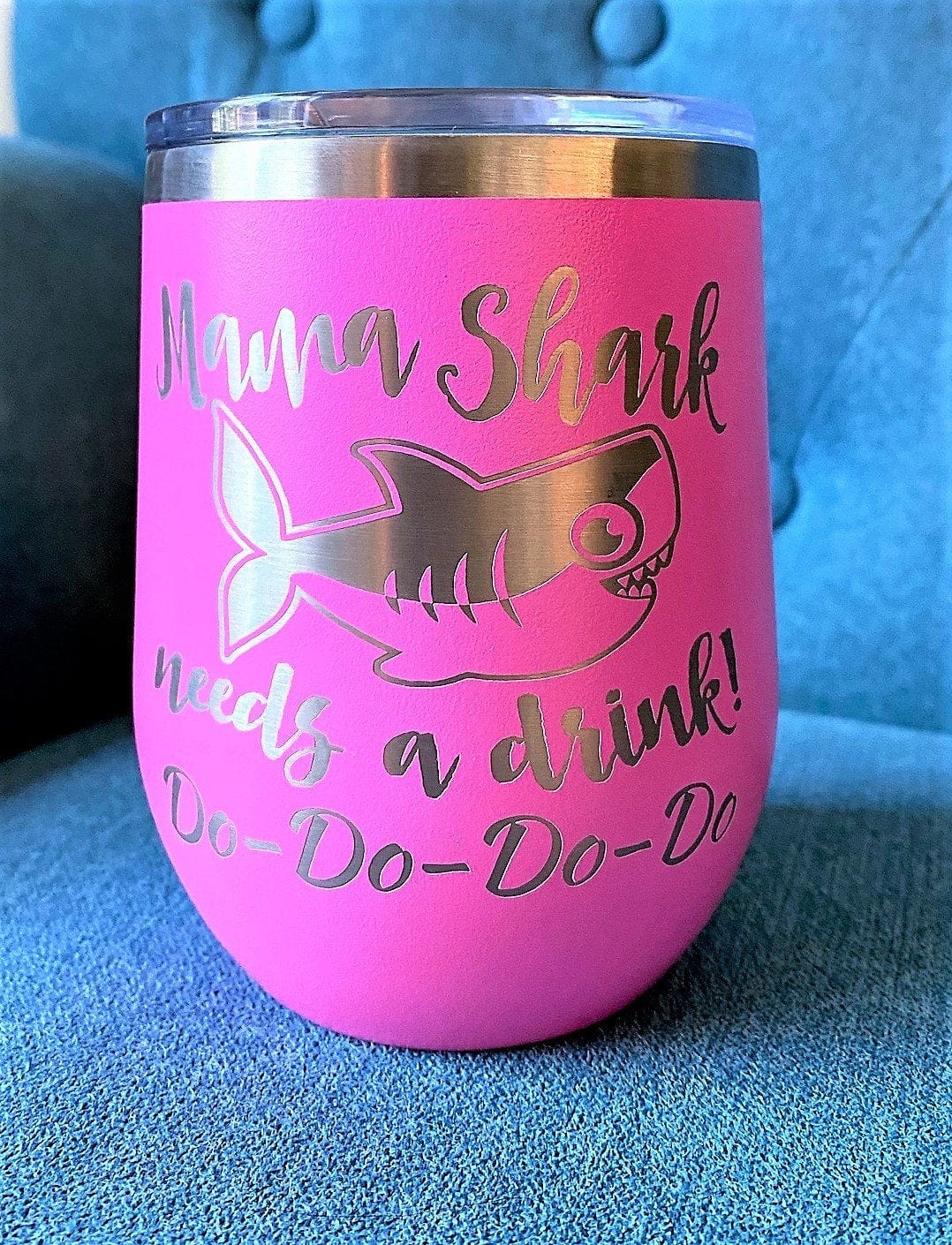 FOR MOM & GRANDMA Mama Shark Needs a Drink Do Do Novelty Wine Stemless Tumbler First Mothers Day Gift from Daughter Son Funny Sayings New Mom Wife Birthday