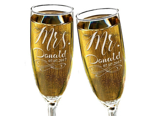 COUPLES GIFTS Infinity Mr Mrs Set of 2 Champagne Glasses Newlyweds Couple Future Mr Mrs Gift Laser Etched Wedding Favors Bridal Shower Gift for Bride