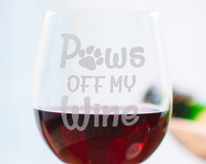 PET GIFTS Paws off my Wine Funny Dog Lover Stemless Wine Glass for Wine Lovers Pet Mom Dad Birthday Puppy Gift Fur Mama Animal Owner Engraved Gifts