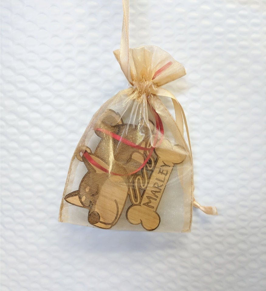 PET GIFTS Shiba Inu Laser Engraved Wood Ornament with Name in Bone Best Dog Ever Birthday Present Gift Personalized Shiba Christmas Decor Idea for Mom