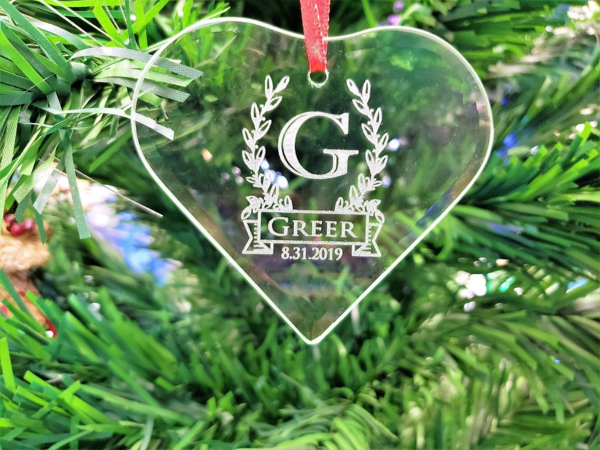 WEDDINGS Christmas Wreath Couples Last Name Custom Glass Ornament with Date for Wedding Shower, Housewarming, Newlywed Couple Gift for New Mr and Mrs