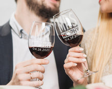 WEDDINGS Mr Mrs Set of 2 Personalized Stem Wine Glass for Bride Groom Newly Married Future Soon to Be Engaged Gift His Her Glasses Couples Engraved