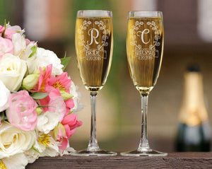 WEDDINGS ONE Monogram Initial Wreathe Classy Champagne Flute Personalized Engraved Wedding Anniversary Glass Bridal Shower Favors Graduation Gifts